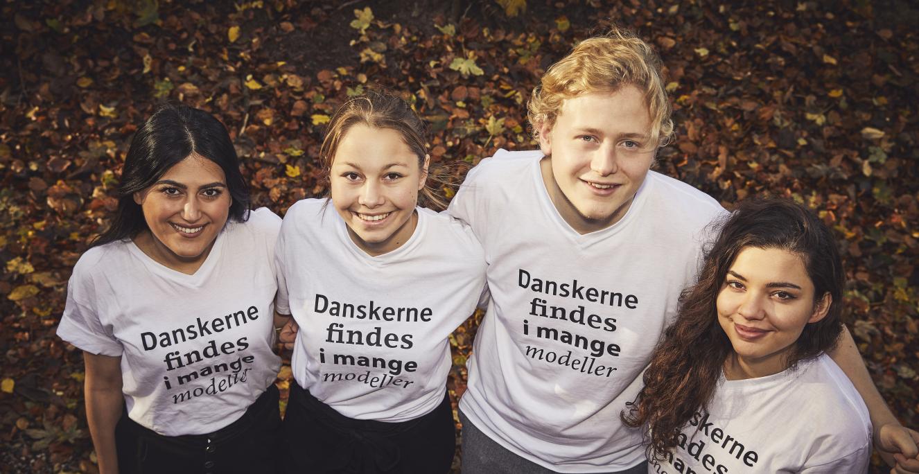 Fire KMAere i blade oppefra